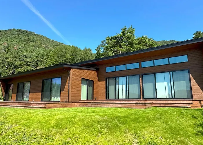Villa Yamagara With Lake View