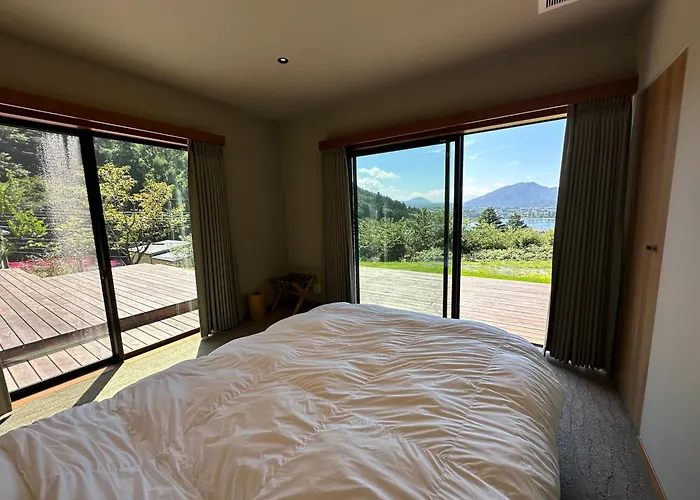 Villa Yamagara With Lake View